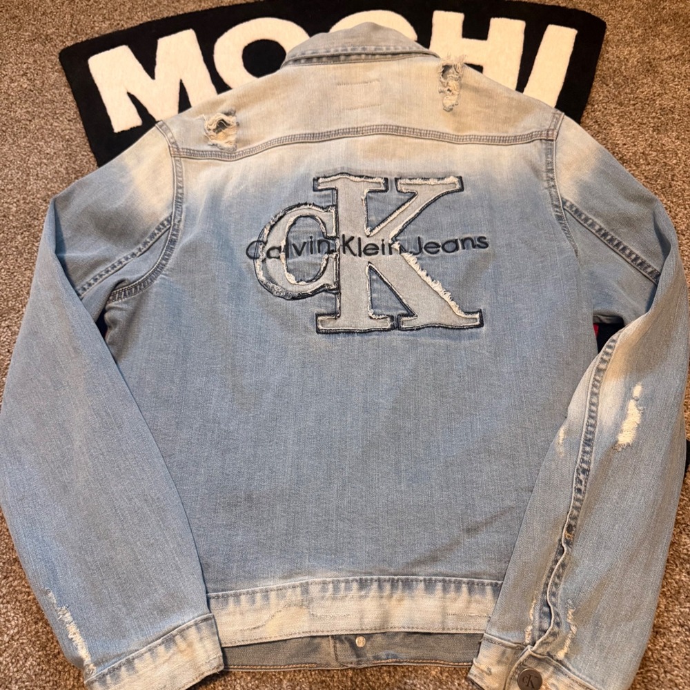 Calvin Klein Jeans Distressed Light Wash Denim Jacket‎ Size Medium Women